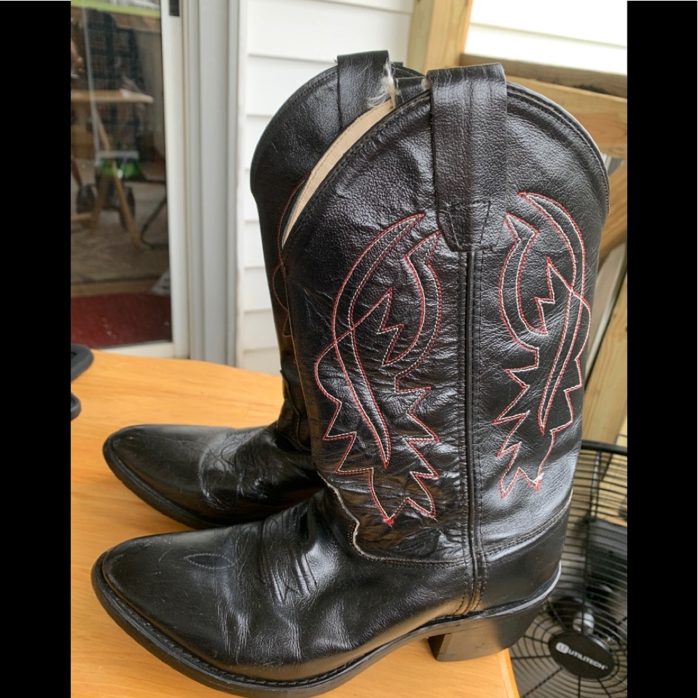Purchased used worn once new heals.